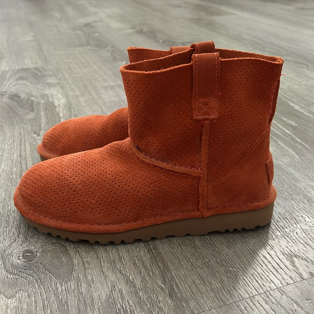 UGGS
